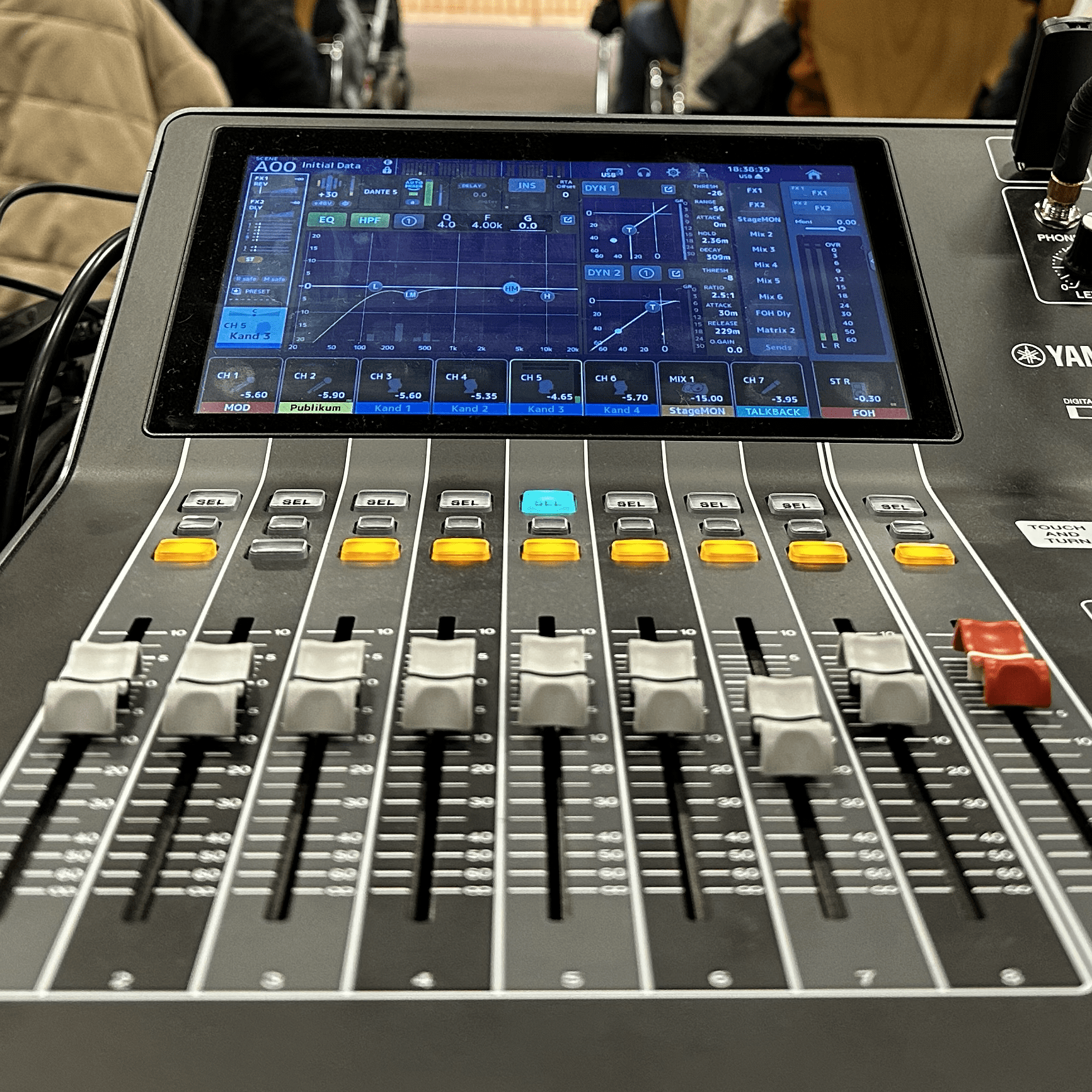 Sprachbeschallung bei einer Bürgerversammlung mit Podium und Publikum